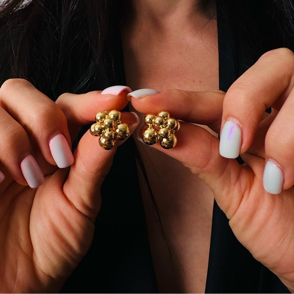 New Clustered Spheres Studs earrings Gold Statement - Picture 4 of 10